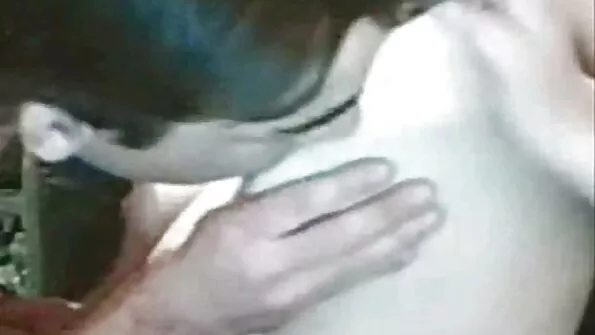 В анално порно, брюнетка българскопорно се напиква в устата и се чука в задника.