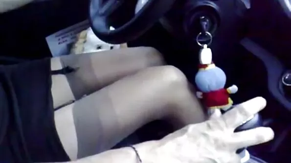 Погали я по дупето и чука българско домашно порно синеоката красавица в дупето.