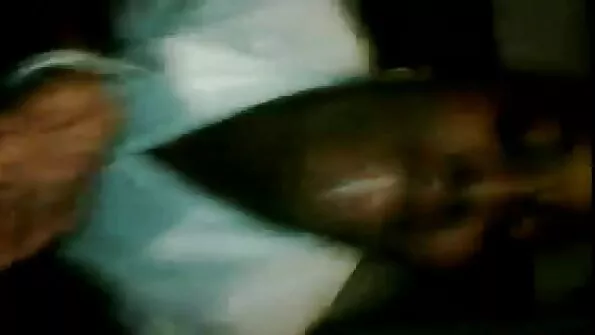 Рускиня суче члена на черен мъж и го чука български порно клипове на леглото.