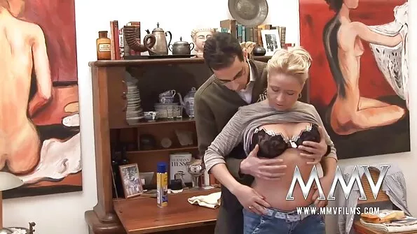 Руска красавица свали бикините си и balgarsko ebane вдигна дупето си за анал.