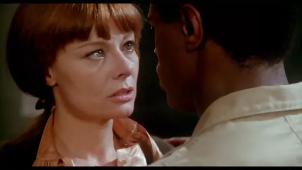 Руска мацка разтвори бедра и bilgarsko porno се чука в дупето.