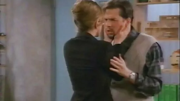 Сладката уличница пъхна задника си безплатно българско порно под черна кола.