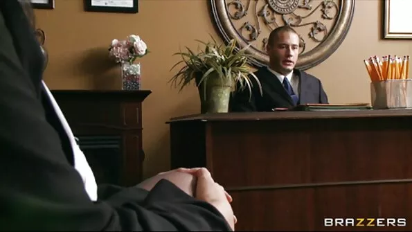 Човекът ближе ануса на порно секс български красавицата преди да се чука.