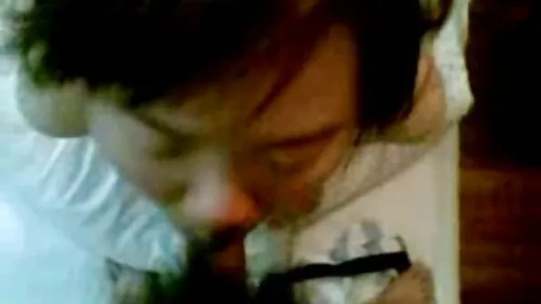 Обвързаната блондинка е силно прецакана с ануса и свършва в устата си. бг порно аматьори