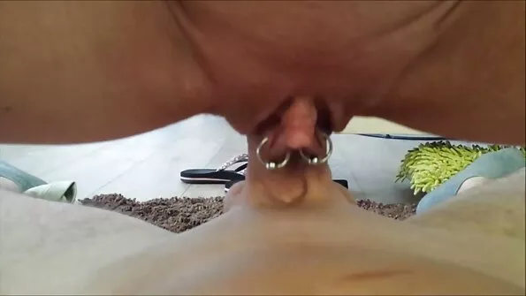 Аналната нимфоманка Злата Шайн прави кучешки българско порн в дупето за доза оргазъм.