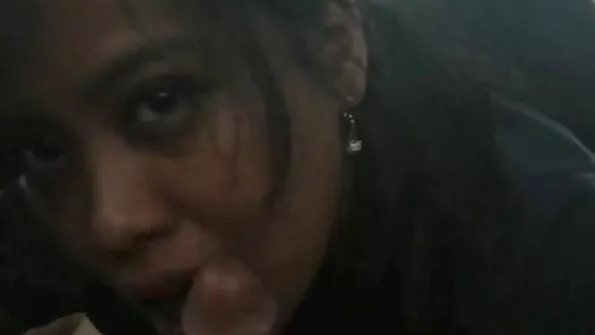 Блондинка прави анален секс с порно секс български чернокожи на снимачната площадка на порно.