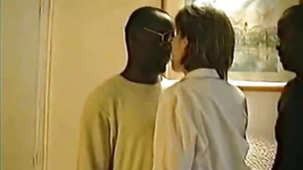 Твърд анален секс бг домашно порно на барман и руса кучка в ботуши.