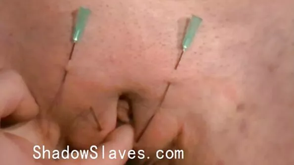 Черни с големи най новото бг порно членове чукат бяла уличница в устата и дупето.