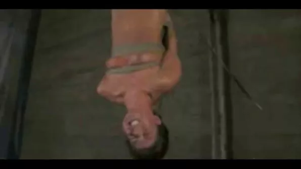 Червенокосо момиче с клин удари треньора balgarsko ebane си по йога в дупето.