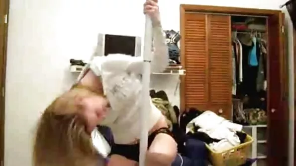 Мацката български порно звезди се развълнува от анала.