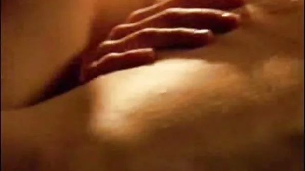 Кльощаво украинско момиче се чука в дупето с тълпа чернокожи в студиото на Legalporno. домашно ебане