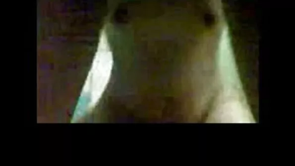 Мъж с голям член български порно сайт изчука анално уличница по чорапи.