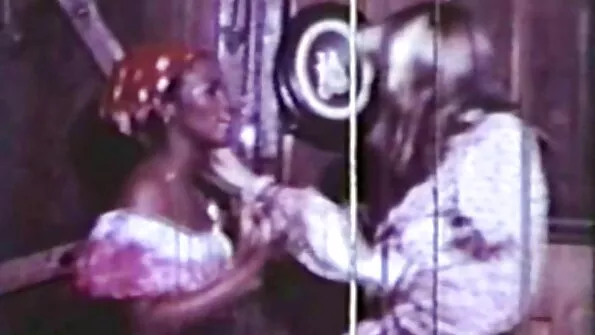 Руска красавица свирка на любовника си преди анален секс. българско порно с циганки