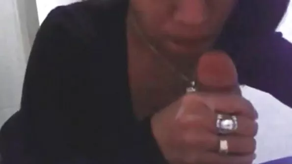 Чука се в ануса свършване на възрастна кучка българско porno в чорапи.