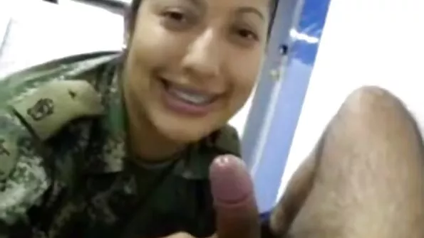 Чукане на мацка с порно български малки цици в дупето в различни пози.