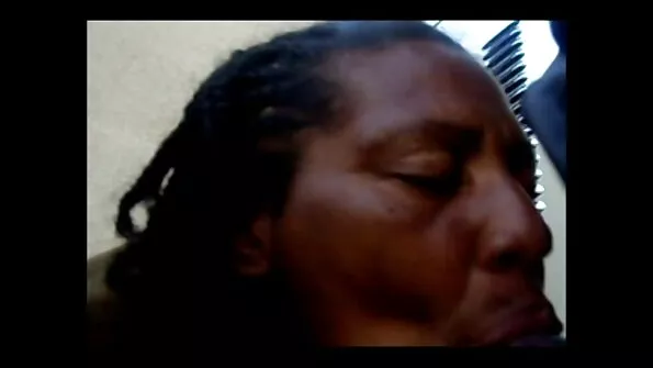 Чука късо безплатно българско порно подстригана блондинка в дупето.