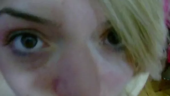 Скъсаният анус на блондинката се наслаждава на мощния хуй на български порно сайт черния мъж.