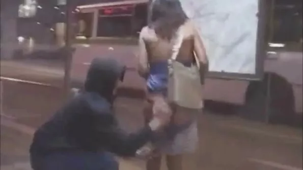 Двама черни чукат български секс камери една зряла брюнетка с огромни членове.