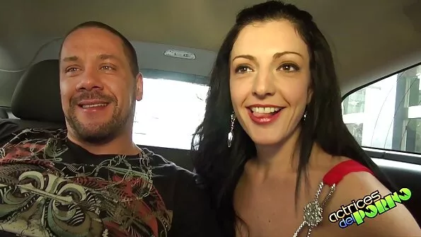 Хубава жена свирка на мъж и български порно клипчета развива анала си .