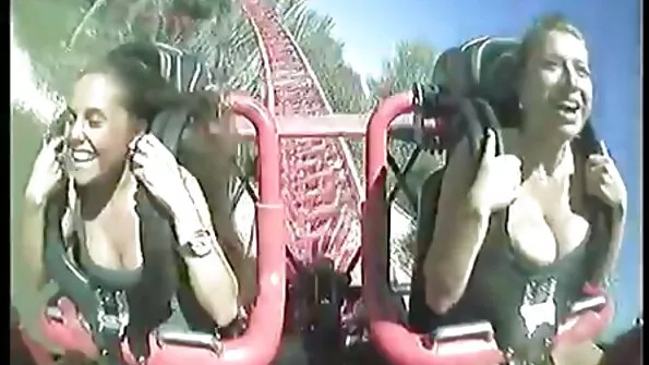 Негърът прецака български секс на живо мацката в дупето.