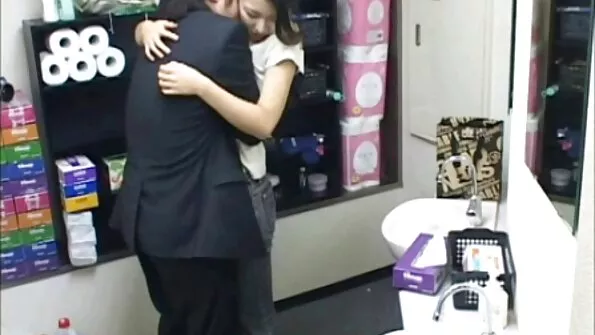 Човекът наведе дамата с рак и я прецака с анала секс порно български .