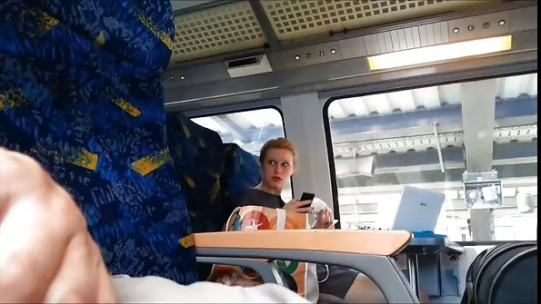 Дафне Клайд засмука соления член на плешив мъж български порно филми и го пъхна в дупето.