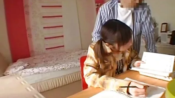 Дава анален кремпай български порно сайтове на чернокоса MILF.