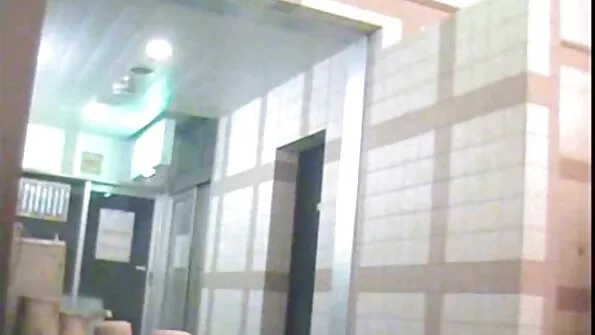 Красива милф хвана член на човек в български порно звезди анален .