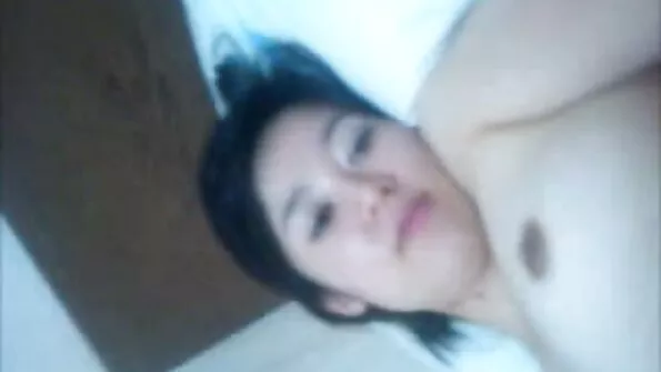 Хубава жена получи рак на леглото, за да се забие безплатно българско порно в дупето.