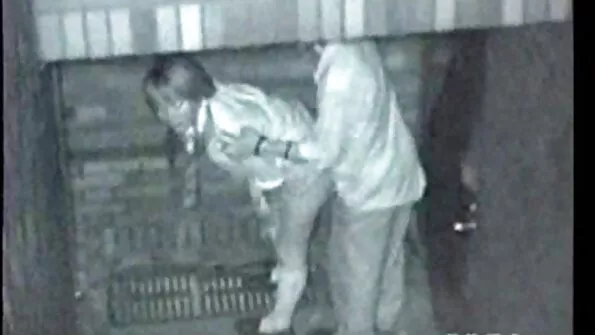 MILF български аматьори свършва от горещ анален чук.