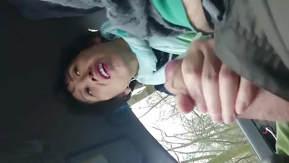 Едрогърдата блондинка в ботуши се български секс камери съгласи на свирка и анално чукане.